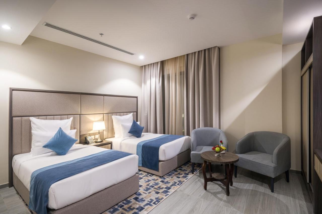 Enala Hotel - Ал Хубар Екстериор снимка