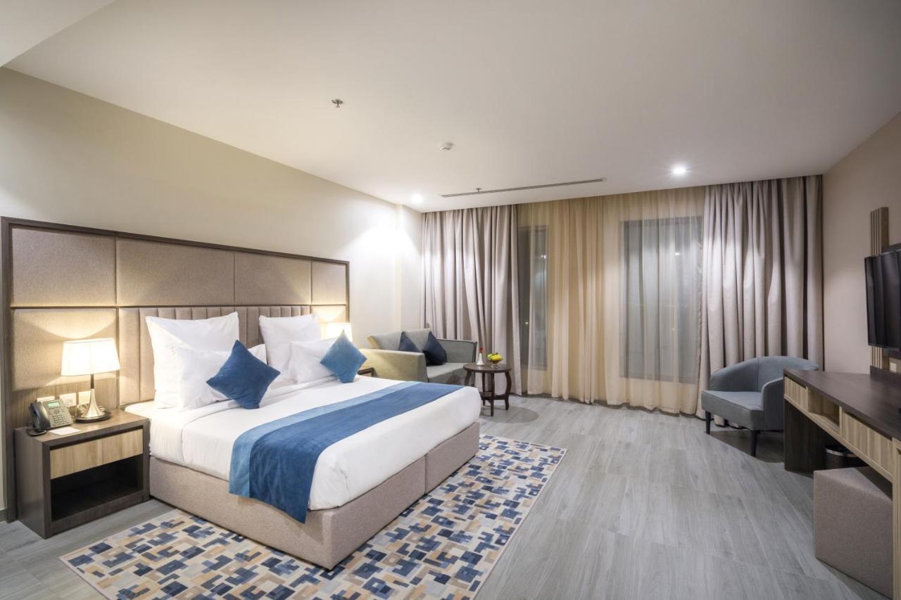 Enala Hotel - Ал Хубар Екстериор снимка
