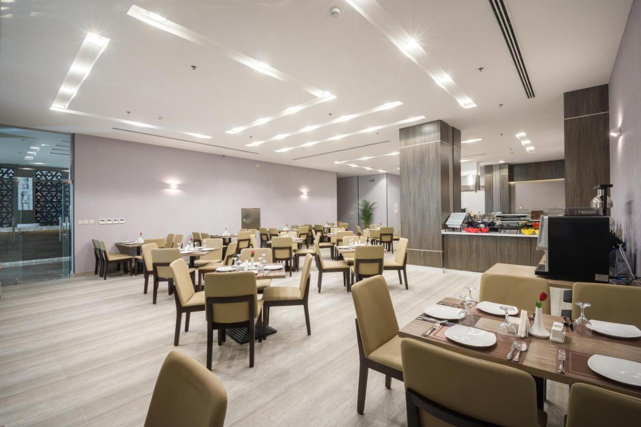 Enala Hotel - Ал Хубар Екстериор снимка